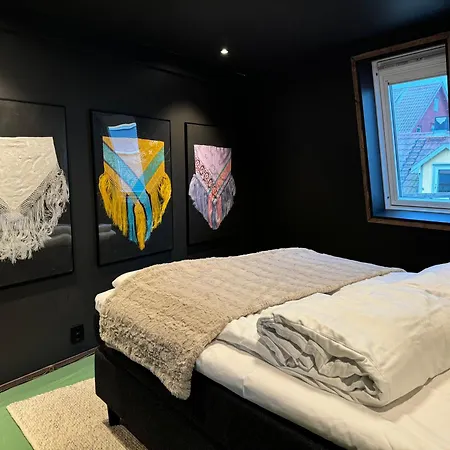 Sami Artist Atelier Apartman *